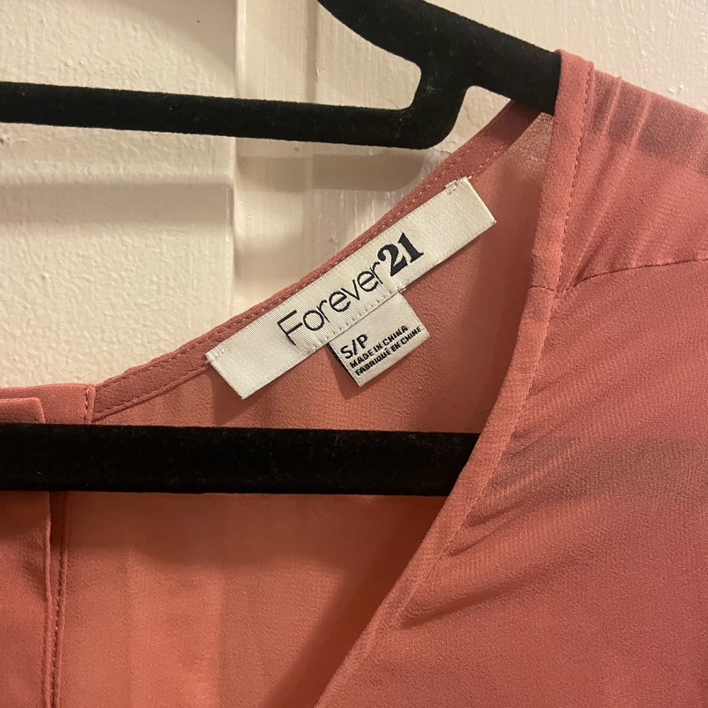 Pink sheet button back blouse - Picture 3 of 6